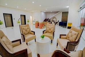 Lobby lounge - Essotto Recreation Hub (Bengaluru)