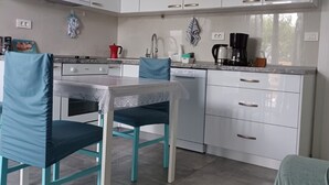 Lejlighed (FreeMe Apartment - One Bedroom Apartm) | Spisestue