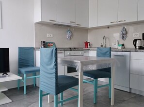 Căn hộ (FreeMe Apartment - One Bedroom Apartm) | Phòng ăn