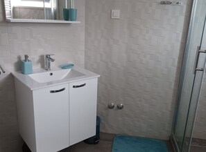 Apartment (FreeMe Apartment - One Bedroom Apartm) | Bathroom - Freeme Apartment (Lumbarda)