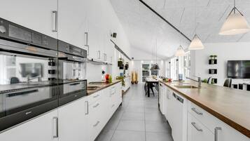 Fridge, microwave, dishwasher, cookware/dishes/utensils