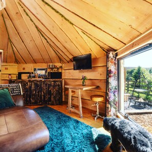 Luxury Cabin, 1 Bedroom (The Wee Bears Den)