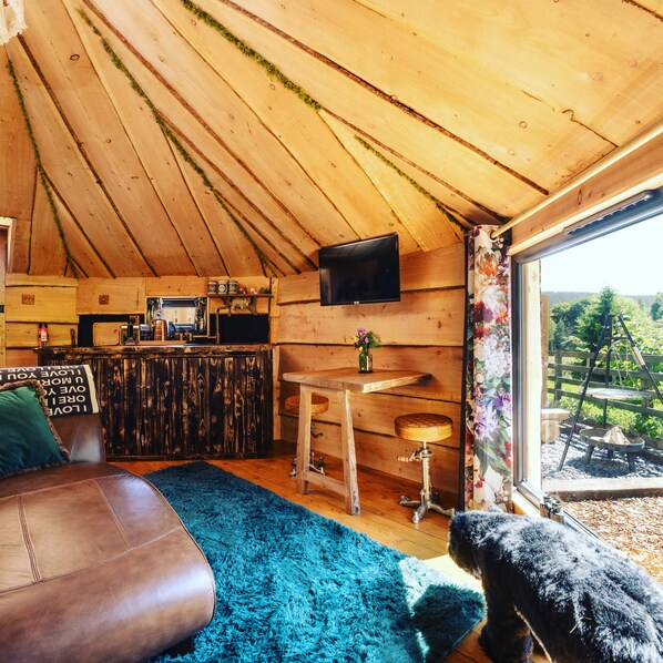 Luxury Cabin, 1 Bedroom (The Wee Bears Den) | Bed sheets - Sweet Donside Cabins (Strathdon)