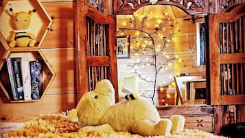 Luxury Cabin, 1 Bedroom (The Wee Beehive) | Bed sheets