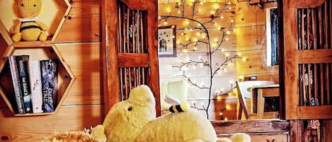 Luxury Cabin, 1 Bedroom (The Wee Beehive) | Bed sheets