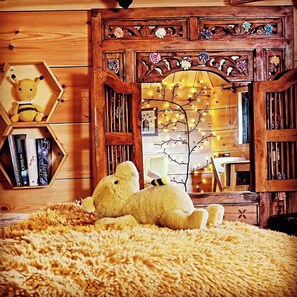 Luxury Cabin, 1 Bedroom (The Wee Beehive) | Bed sheets - Sweet Donside Cabins (Strathdon)