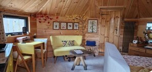 Luxury Cabin, 1 Bedroom (The Wee Beehive) | Bed sheets - Sweet Donside Cabins (Strathdon)