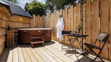 Luxury Cabin, 1 Bedroom (The Wee Bears Den) | Bed sheets