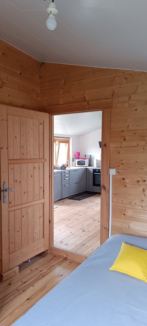 1 chambre, bureau, fer et planche à repasser, Wi-Fi