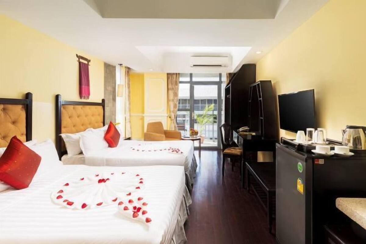 In-room safe, desk, soundproofing, free WiFi