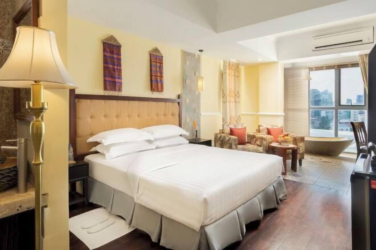 In-room safe, desk, soundproofing, free WiFi
