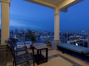 Junior Tek Büyük Yataklı Oda | Odada kasa, masa, ses yalıtımı, ücretsiz kablosuz İnternet 