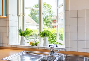 Réfrigérateur, four, plaque de cuisson, lave-vaisselle