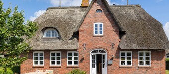 Reetdachhaus Stavanger - ein Wunderschönes Haus im Historischen Nebeler Ortskern