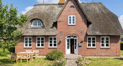 Reetdachhaus Stavanger - ein Wunderschönes Haus im Historischen Nebeler Ortskern