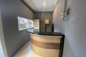 Reception - Hotel O Sweet Home Residence Simpang Lima (Semarang)