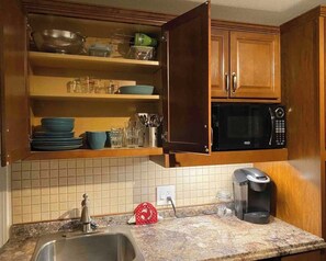 Microwave - Garden studio with your own backyard (Kirkland)