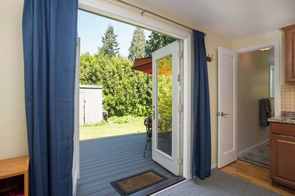 Interior - Garden studio with your own backyard (Kirkland)