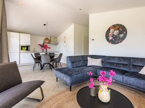 Chalet | Living room - Chalet by Pond With Sauna (Veldhoven)