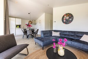 Chalet | Living room - Chalet by Pond With Sauna (Veldhoven)