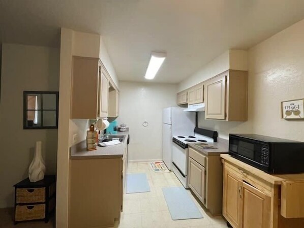 冷蔵庫、電子レンジ、コンロ、食器洗い機