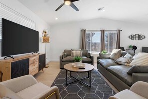 Fernseher, Kamin, Arbeitsbereiche