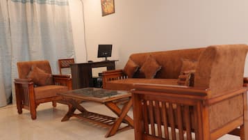 Room, 1 Bedroom, Smoking | Ruang tamu