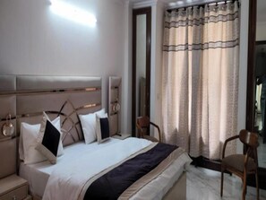 Room, 1 Bedroom, Smoking - Room-home Stay Cum Bed and Breakfast (New Delhi)