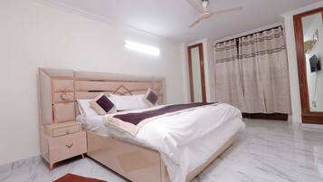 Room, 1 Bedroom, Accessible, Smoking | 1 bedroom