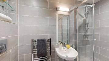 Superior Studio | Bathroom | Towels