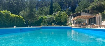 Lauris Villa Paradis sur un Grand Park de 1, 5 Hectars en Retrait de la Route