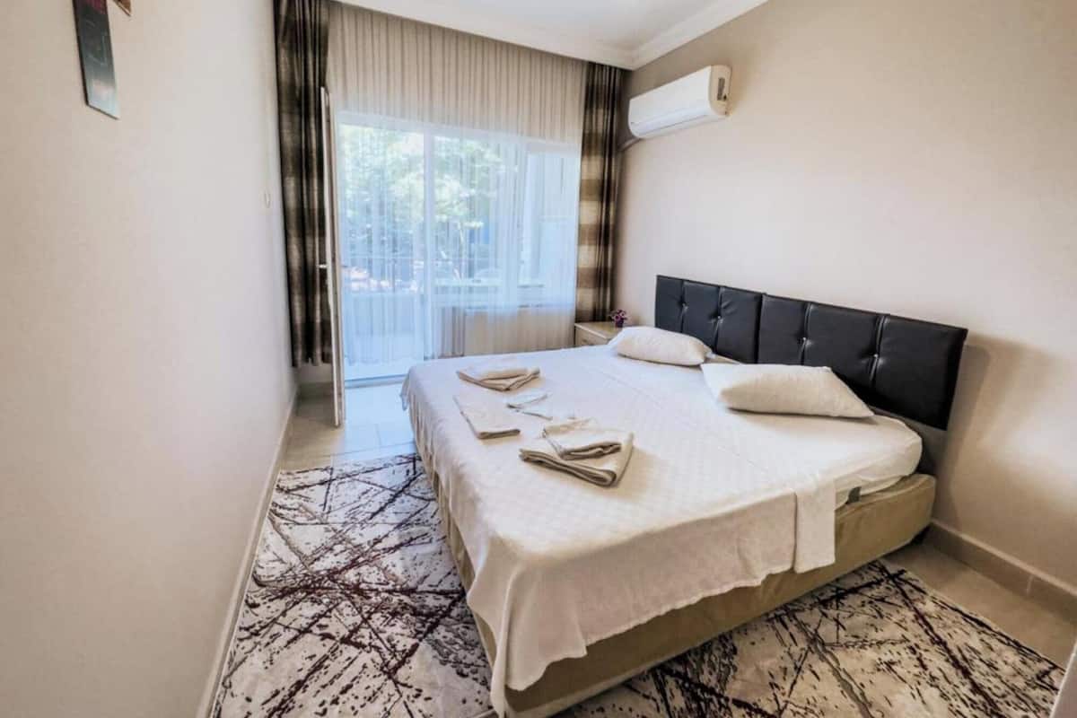 Economy Room, Garden View