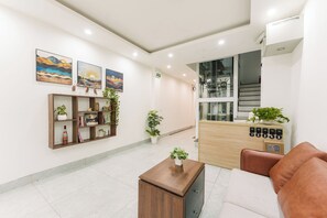 Reception - Oikia Hanoi Hotel&Apartment (Hanoi)