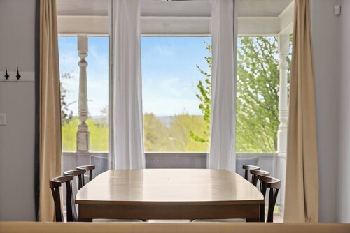 Century Casa - 3BDR, Sauna, Parking, Character