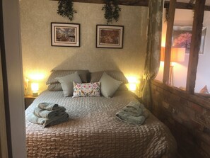 1 slaapkamer, een strijkplank/strijkijzer, wifi, beddengoed