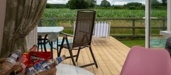 Field View Cottage, hot tub, pet friendly, great views, cosy, relaxing