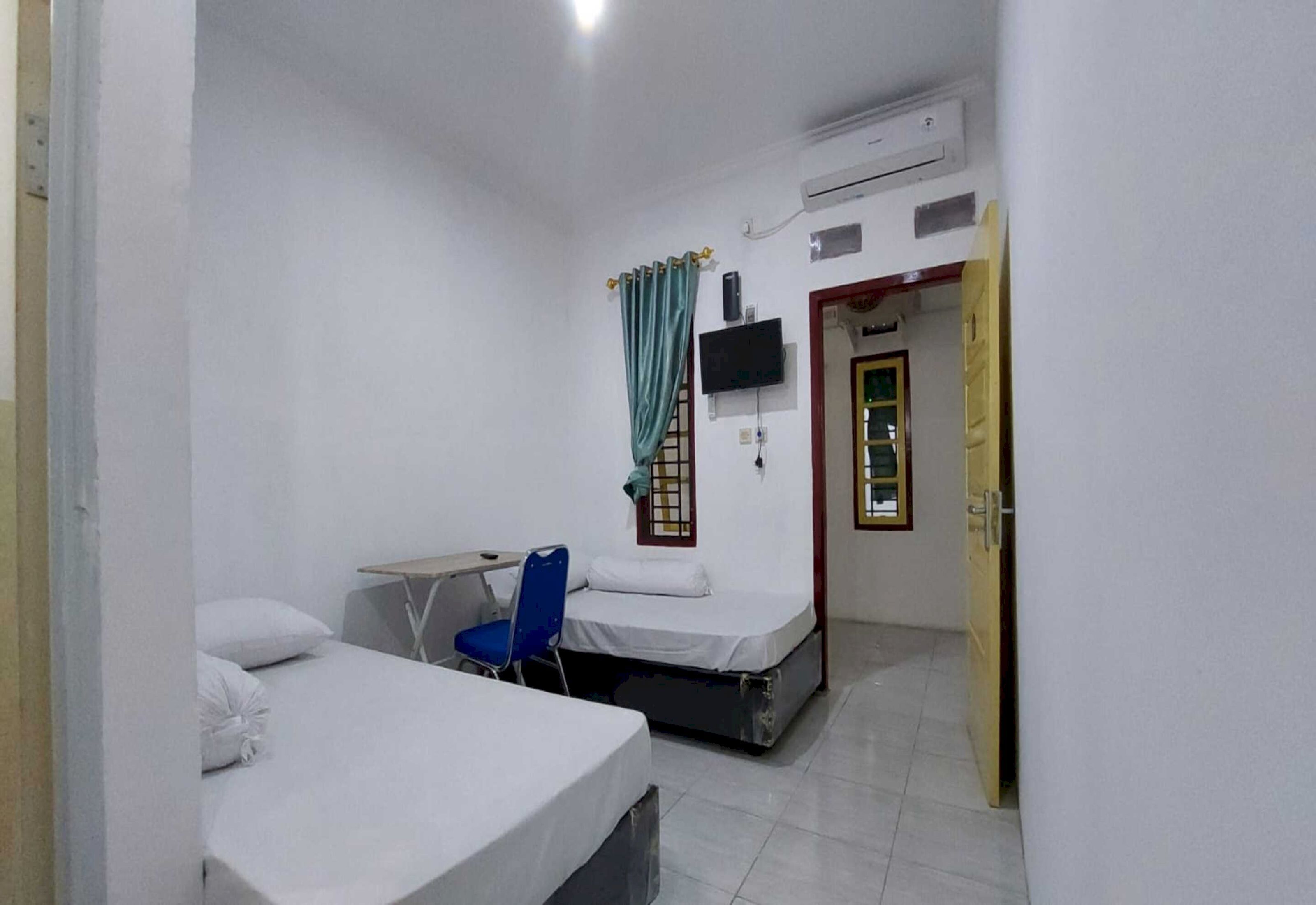 Phòng 2 giường đơn Tiêu chuẩn | Khu vực làm việc phù hợp cho laptop, bộ trải giường 