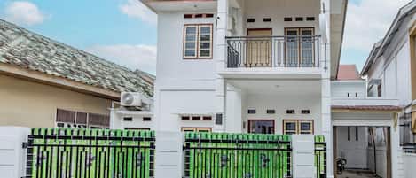 Mặt tiền nơi lưu trú
