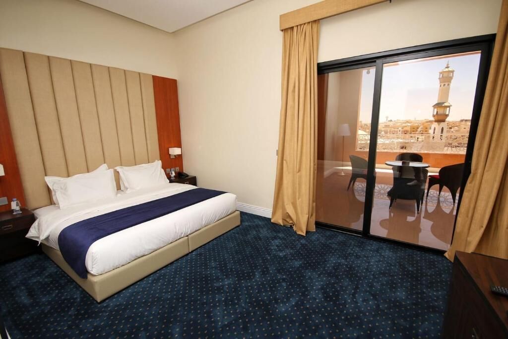 Executive Suite, City View | Egyptian cotton sheets, premium bedding, in-room safe, laptop workspace