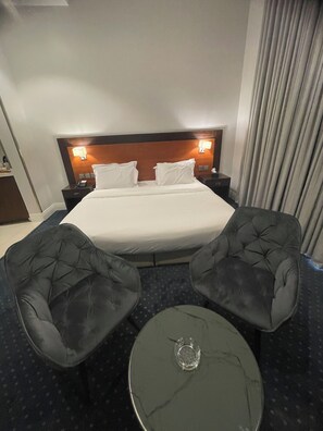 豪華客房, 城市景觀 | 客房內保險箱、筆電工作空間、遮光布/窗簾、隔音