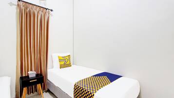 Single Room | Desk, WiFi (free), bed sheets