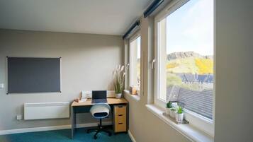 Single Room | Blackout curtains, free WiFi
