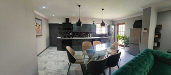  Cozy 2-bedroom cottage, close to the airport- Edenvale with modern facilities 