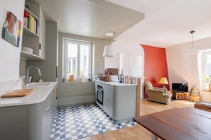 Refrigerador, microondas, horno y lavavajillas 