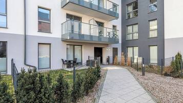 Vista frontal de la propiedad