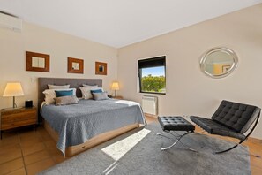 4 Schlafzimmer, Zimmersafe, Bügeleisen/Bügelbrett, kostenloses WLAN