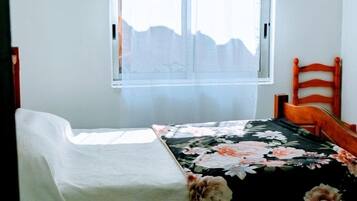 2 slaapkamers, een strijkplank/strijkijzer, wifi, beddengoed