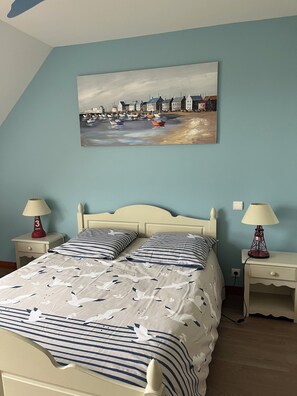 4 chambres, fer et planche à repasser, lit parapluie, Wi-Fi