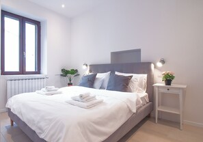 2 bedrooms, desk, iron/ironing board, travel cot