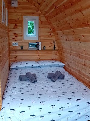 1 bedroom, WiFi, bed sheets - Fat Pete's Pod - Just 10 minutes from the Norfolk Broads and the City Of Norwich (Norwich)